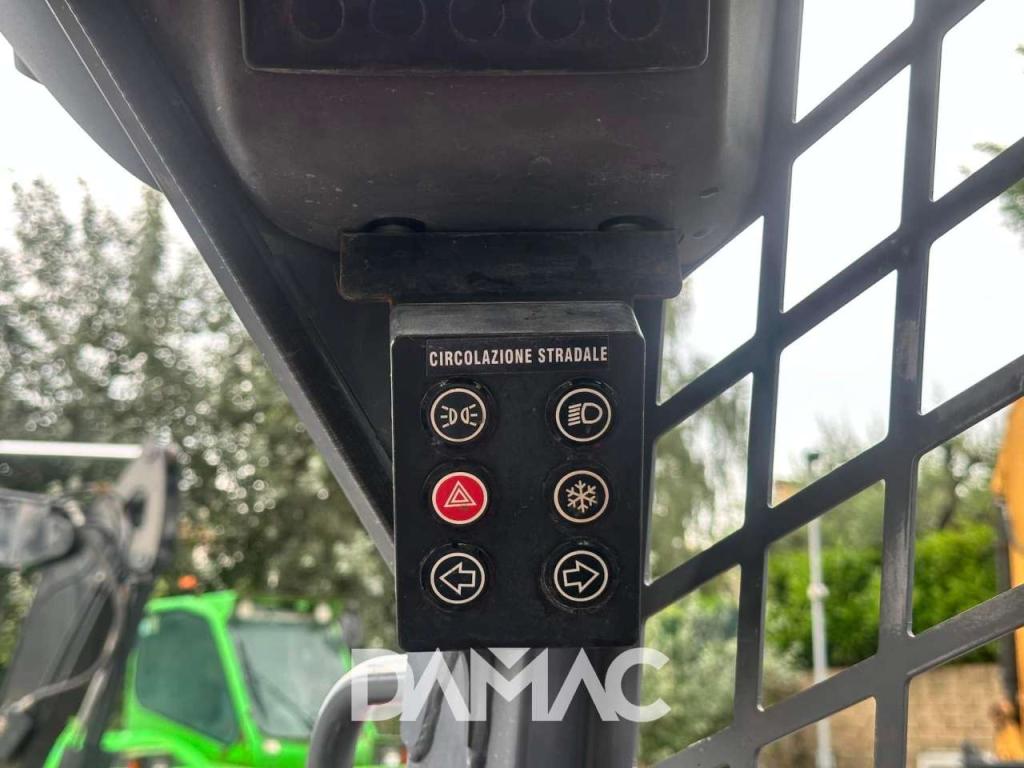 Takeuchi TL6R Photo 20