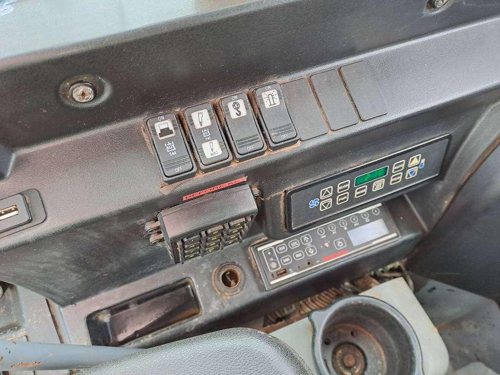 Takeuchi TB2150 Photo 22