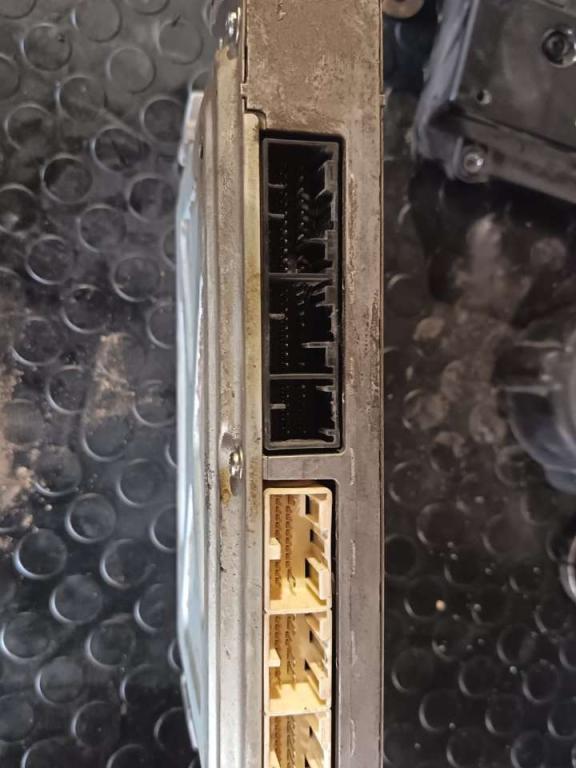 Junction box for Hitachi ZW 250 Photo 2