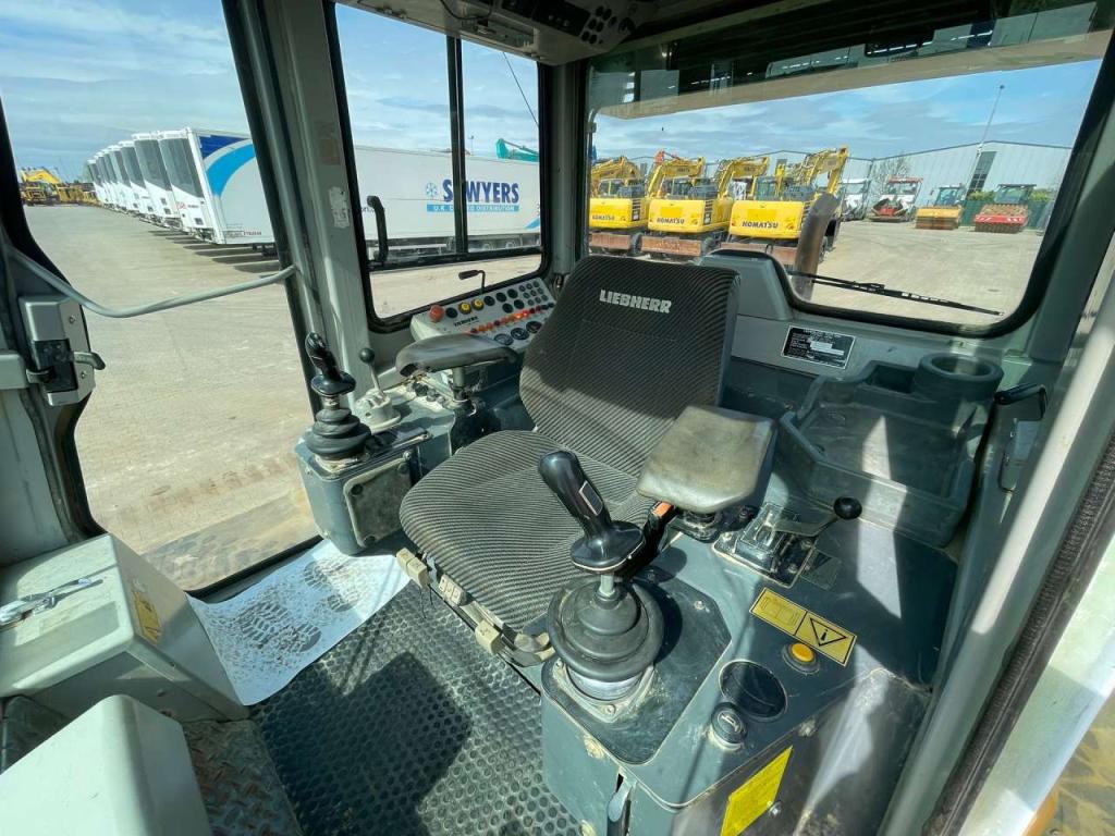 Liebherr LR622B Photo 22