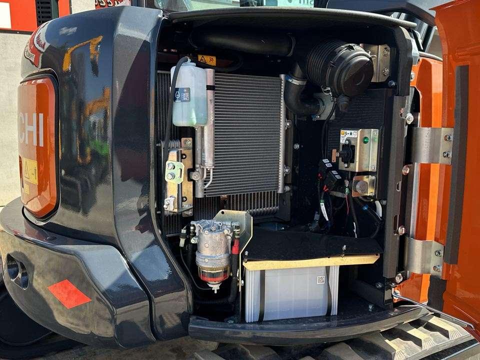 Hitachi ZX63U Photo 12