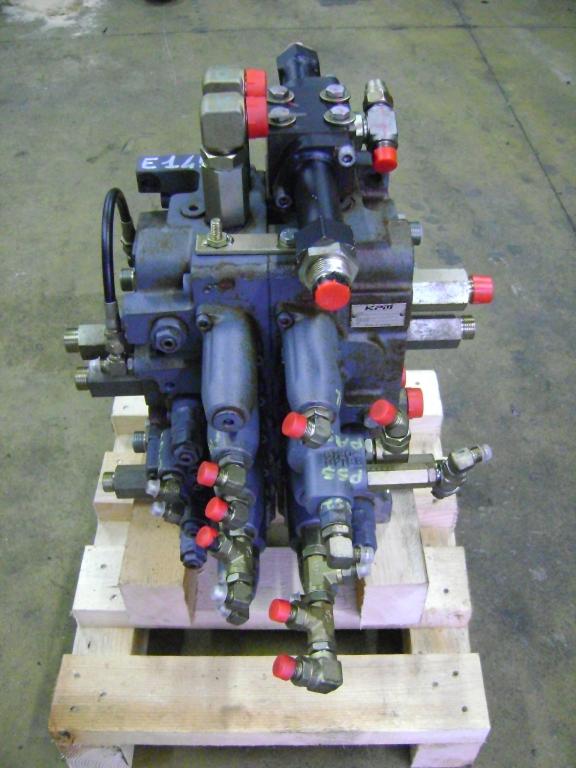 Hydraulic distributor for New Holland E 145 Photo 1