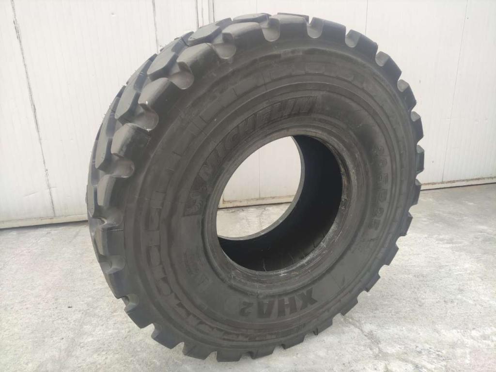 Michelin 20.5 R25 Photo 2