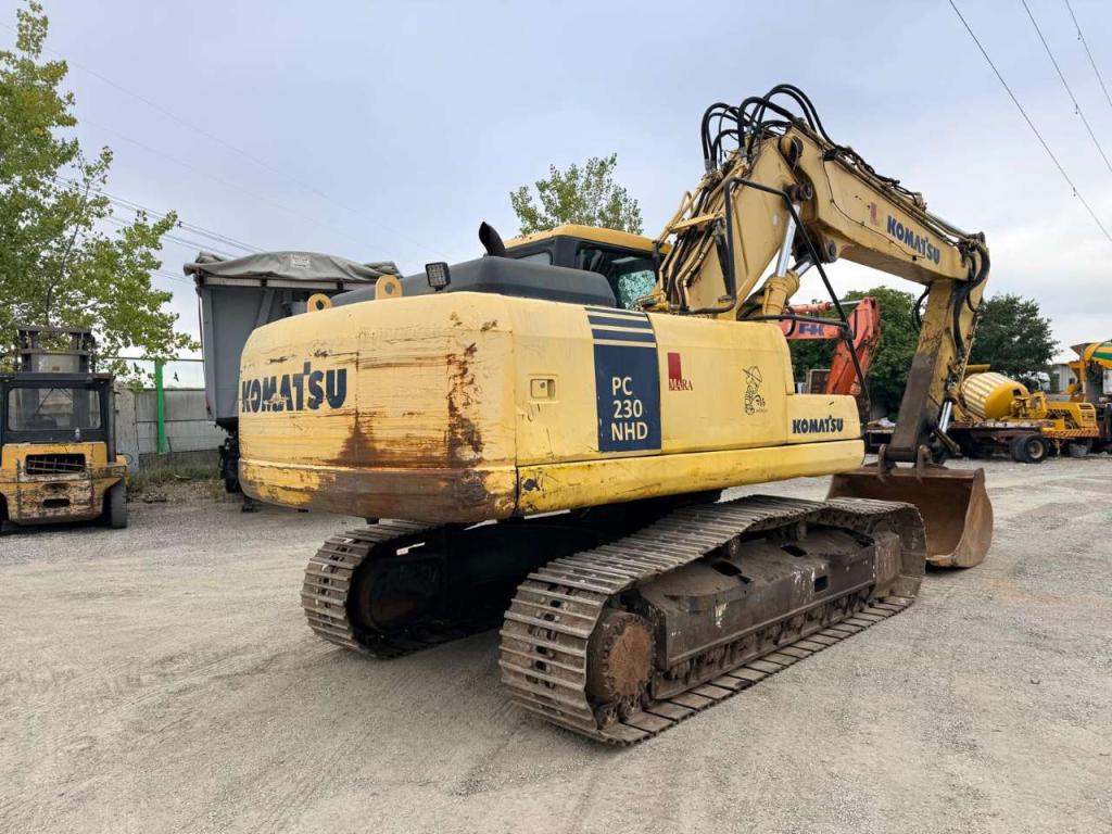 Komatsu PC230 Photo 5