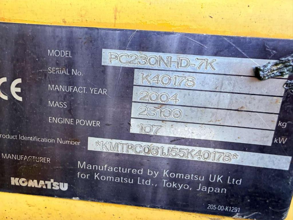 Komatsu PC230 Photo 8