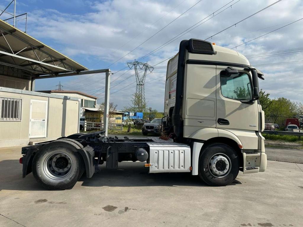 Mercedes-Benz Actros 1848 Photo 5