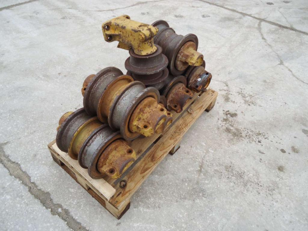 Track rollers for DOZER FD14 - FL14C - FL14D - FL175 Photo 1