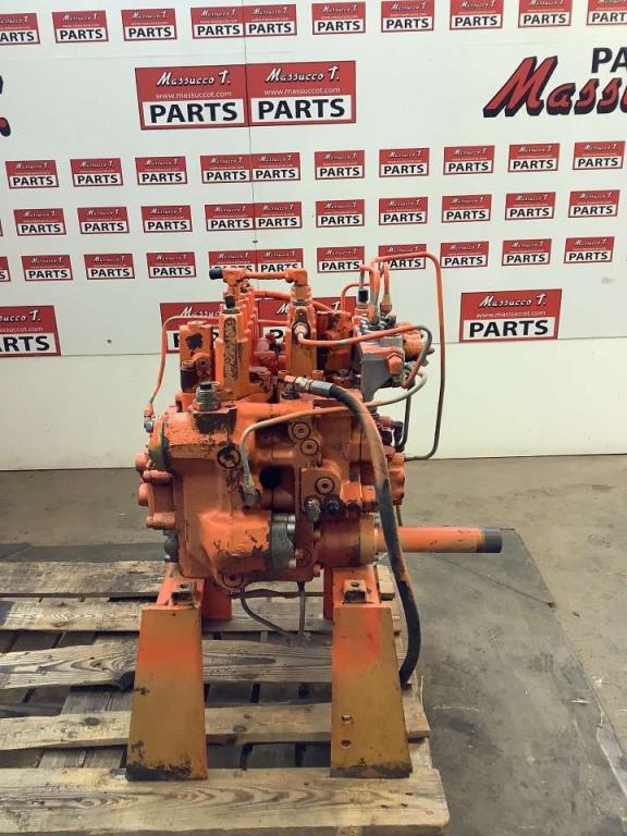 Hydraulic distributor for Hitachi EX215 Photo 1