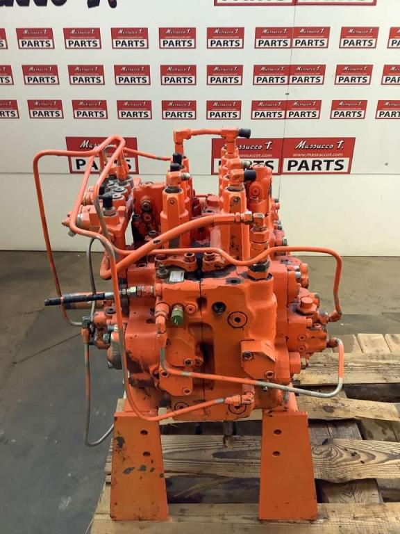 Hydraulic distributor for Hitachi EX215 Photo 3