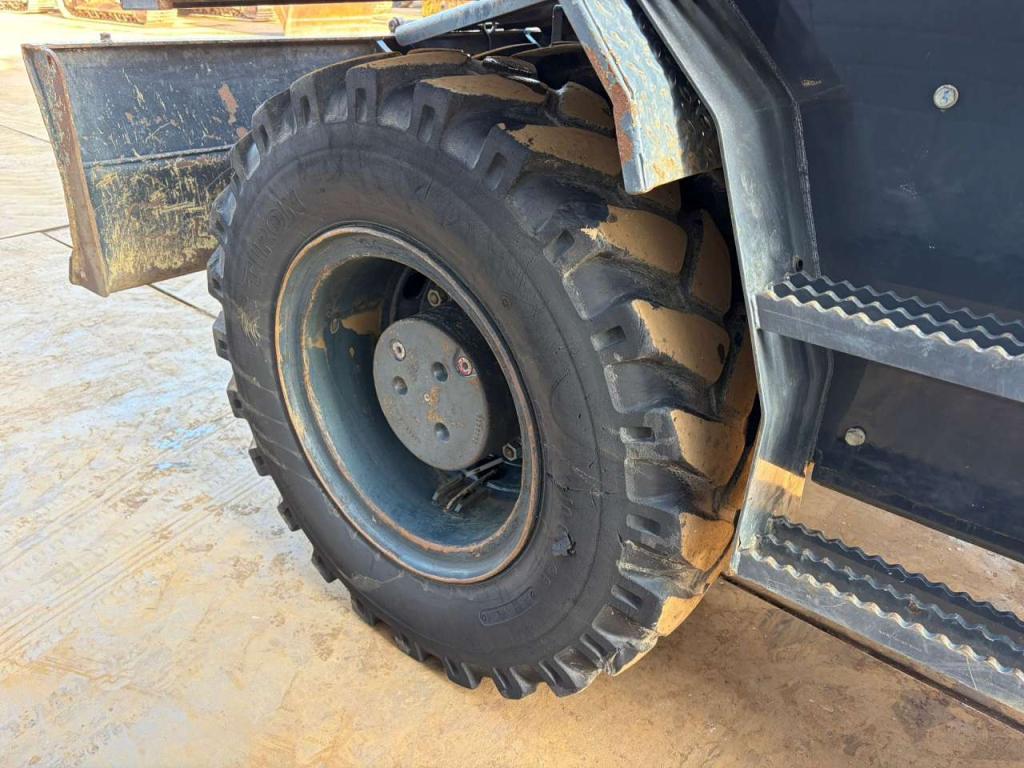 Komatsu PW148-10 Photo 11