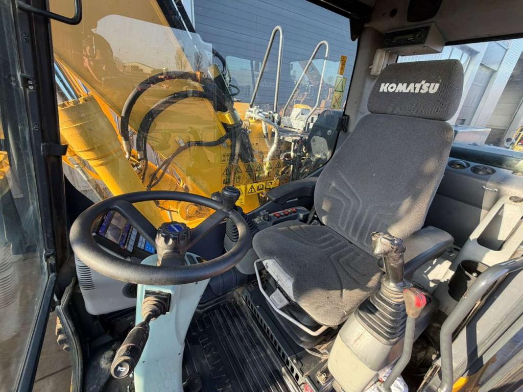 Komatsu PW148-10 Photo 15