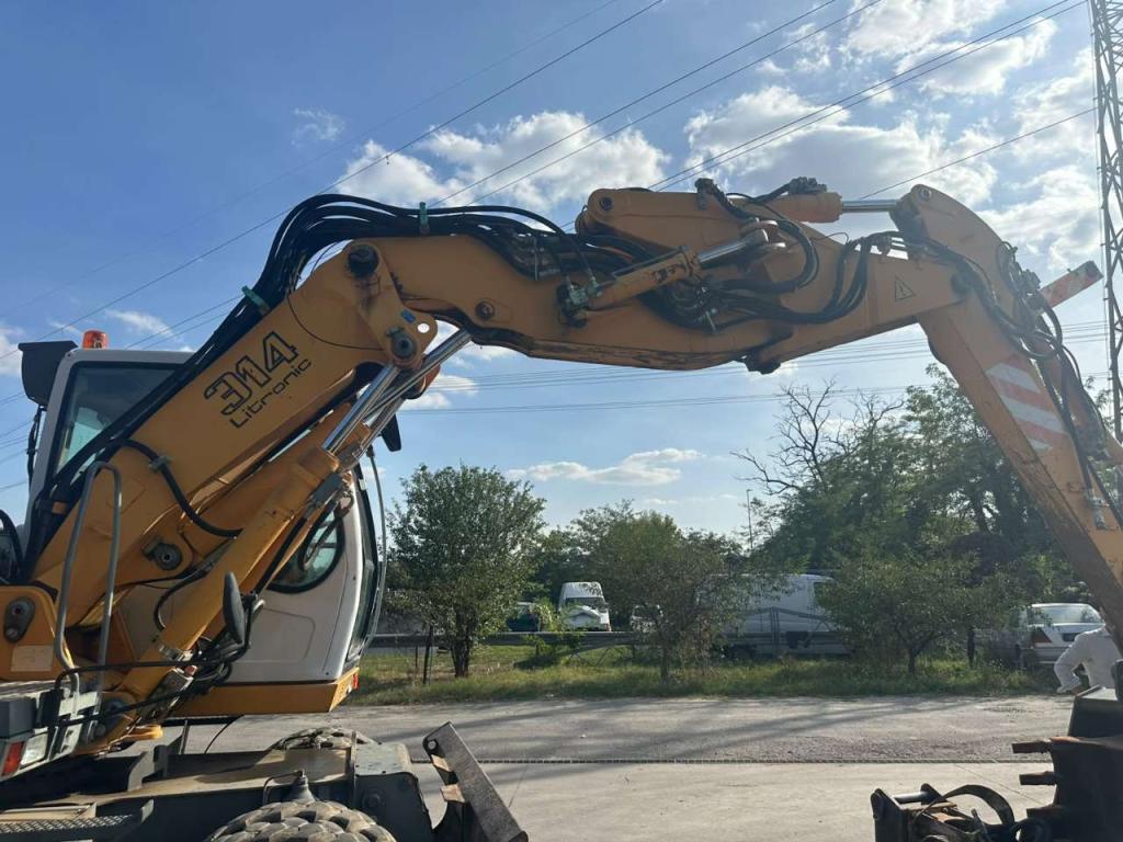 Liebherr 914 Photo 19