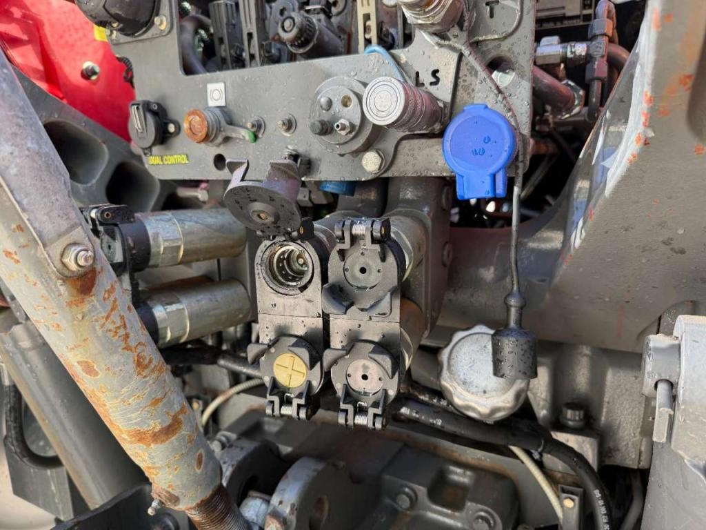 Massey Ferguson 7620 Dyna 6 Air Brakes - Front Linkage Photo 22