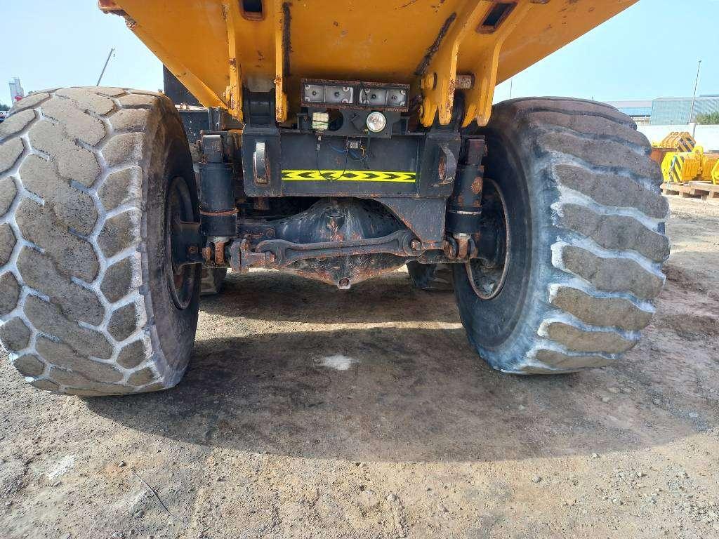 Komatsu HM400-3R (4pcs available for sale in Abu Dhabi) Photo 13