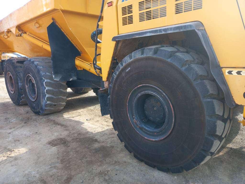 Komatsu HM400-3R (4pcs available for sale in Abu Dhabi) Photo 15