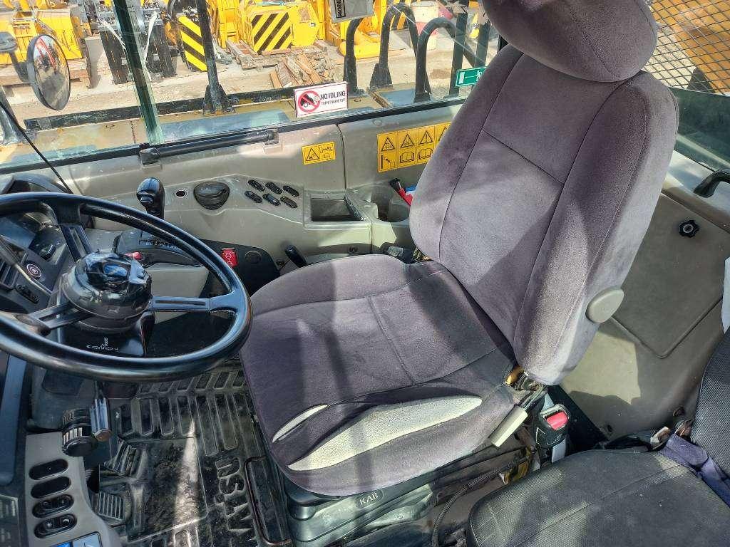 Komatsu HM400-3R (4pcs available for sale in Abu Dhabi) Photo 19