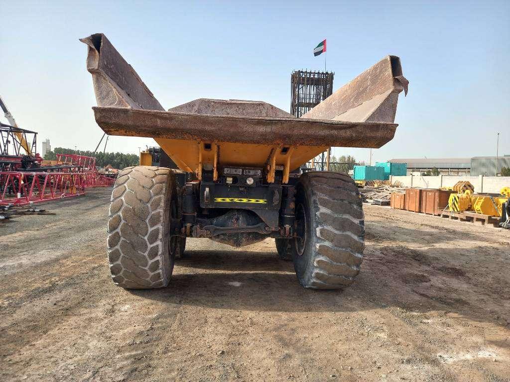 Komatsu HM400-3R (4pcs available for sale in Abu Dhabi) Photo 4