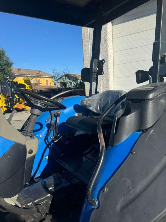 New Holland TN70 ROPS Photo 2