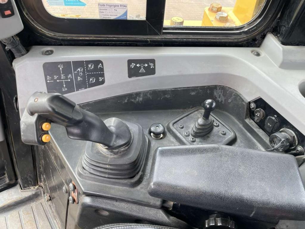 Caterpillar D6T LGP Photo 22