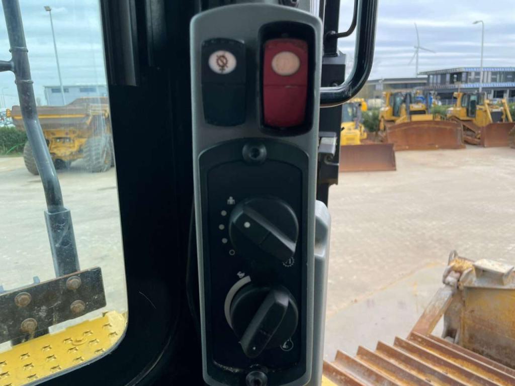 Caterpillar D6T LGP Photo 26