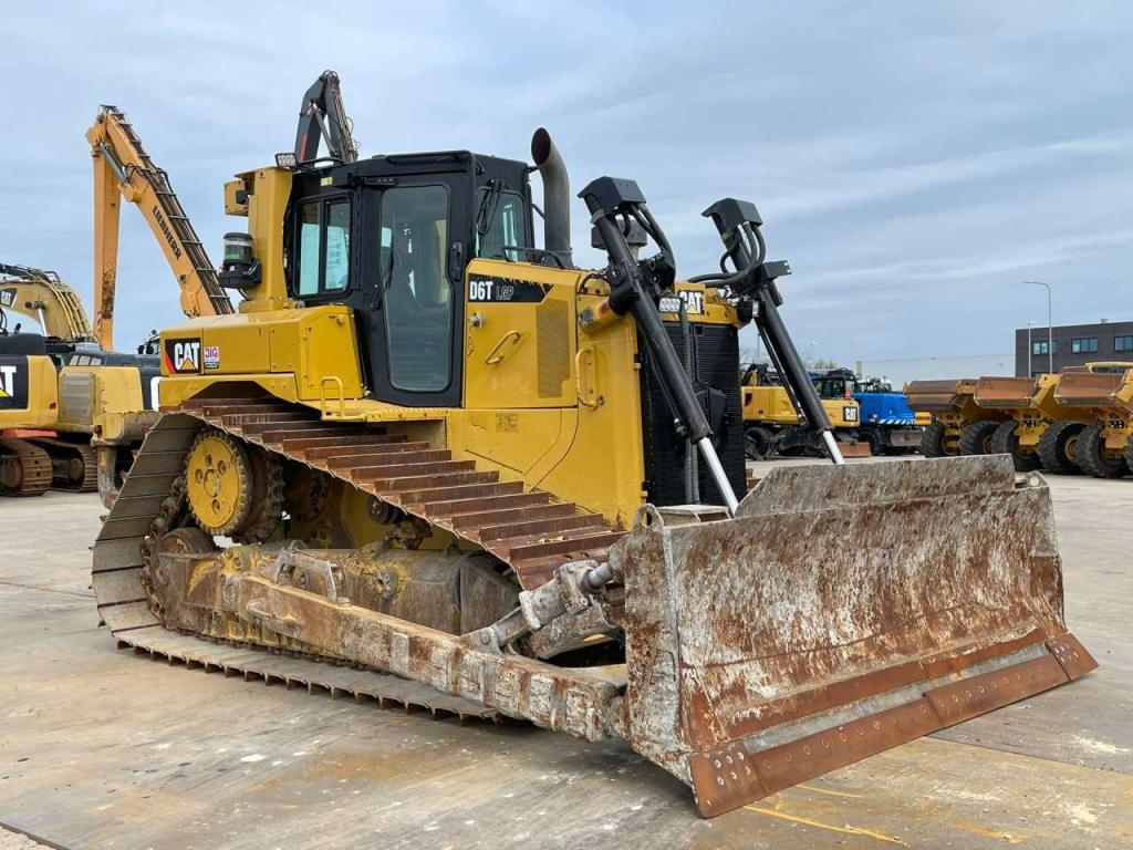 Caterpillar D6T LGP Photo 7