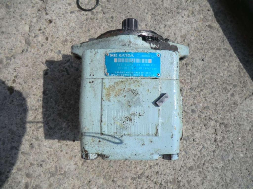 Hydraulic pump for Volvo L120C Photo 1