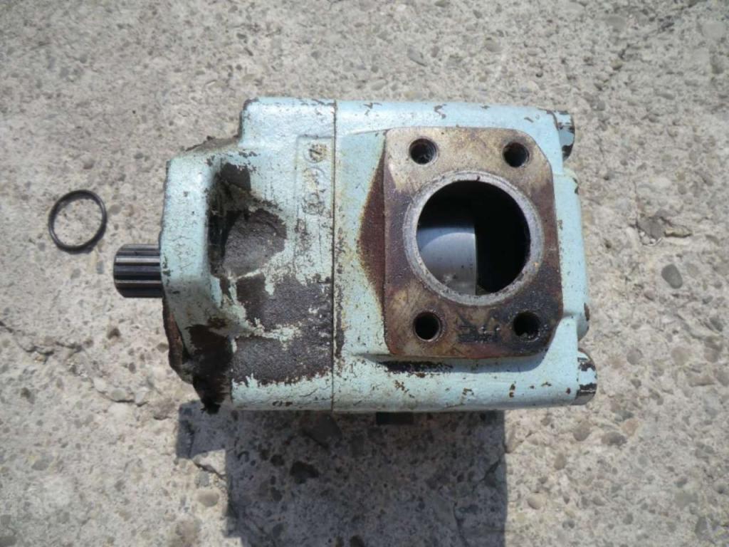 Hydraulic pump for Volvo L120C Photo 2