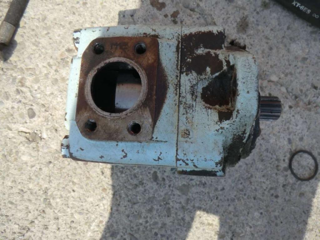 Hydraulic pump for Volvo L120C Photo 3