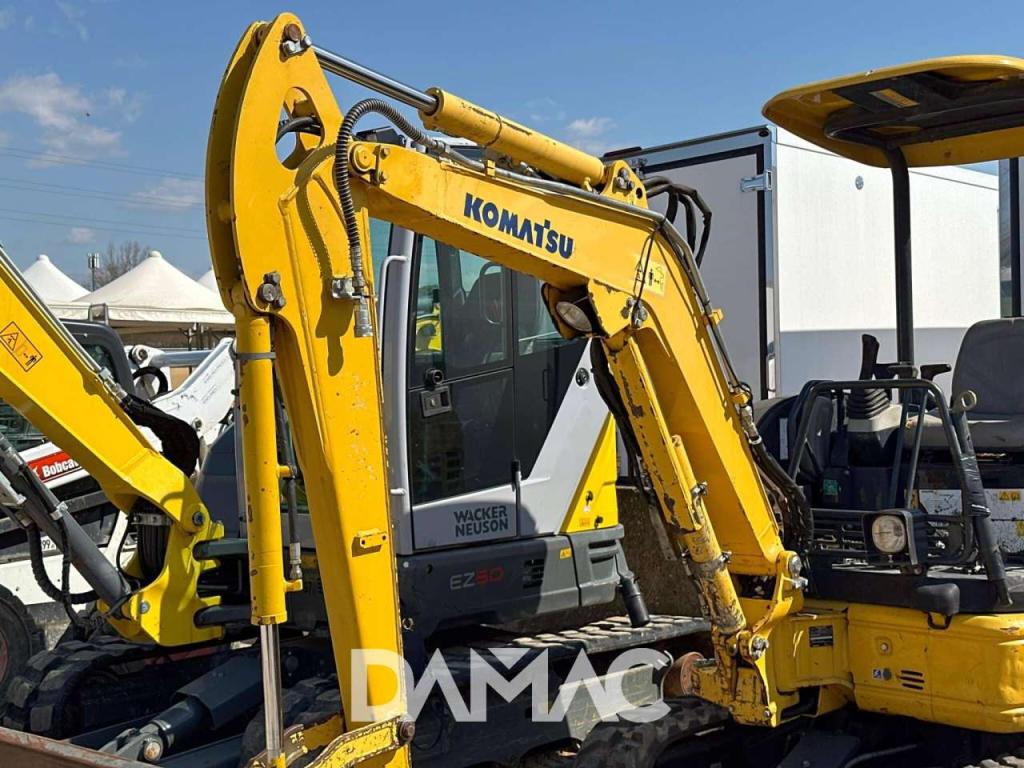Komatsu PC26MR-3 Photo 3