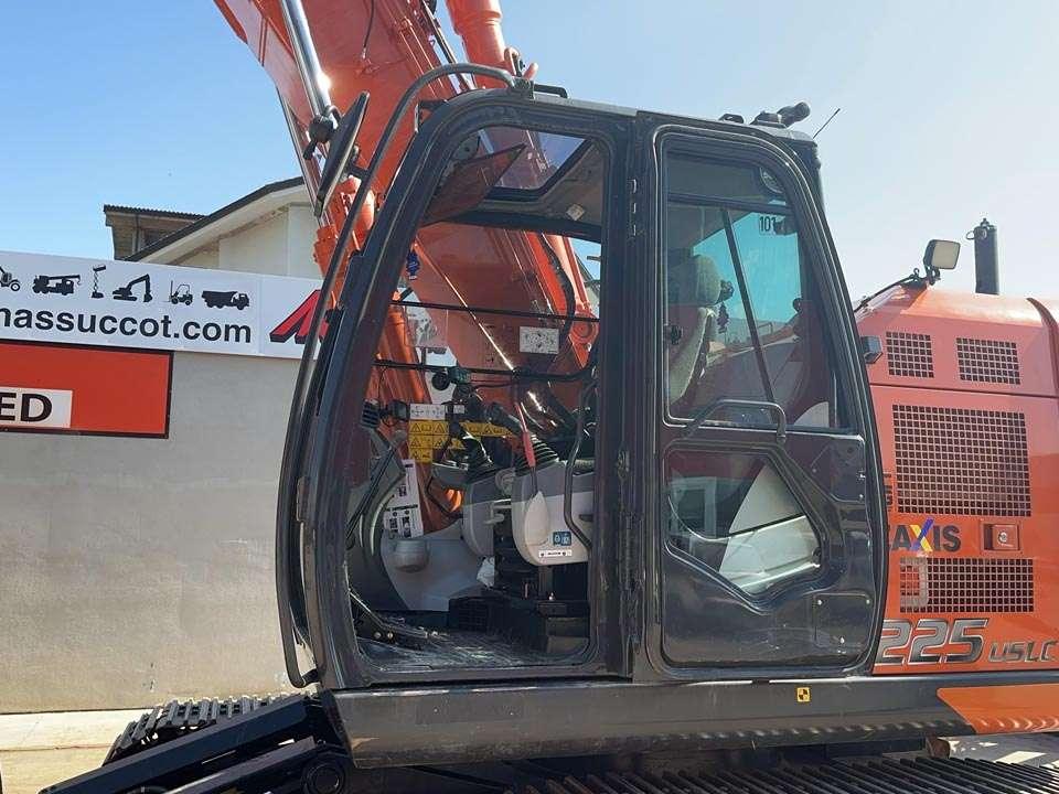Hitachi ZX225USLC-6 Photo 15