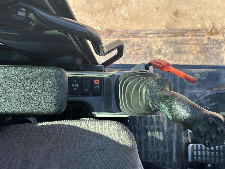 Hitachi ZX225USLC-6 Photo 19