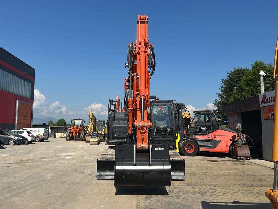 Hitachi ZX225USLC-6 Photo 22