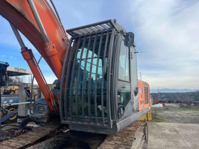Hitachi GRIGLIE PROTEZIONE CABINA sold by Omeco Spa