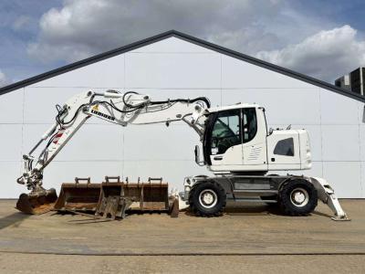 Liebherr A918 Compact - 5 Buckets + Forks / Quick Coupler sold by Boss Machinery