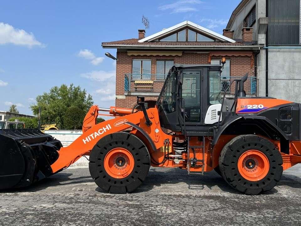 Hitachi ZW220-5B Photo 2
