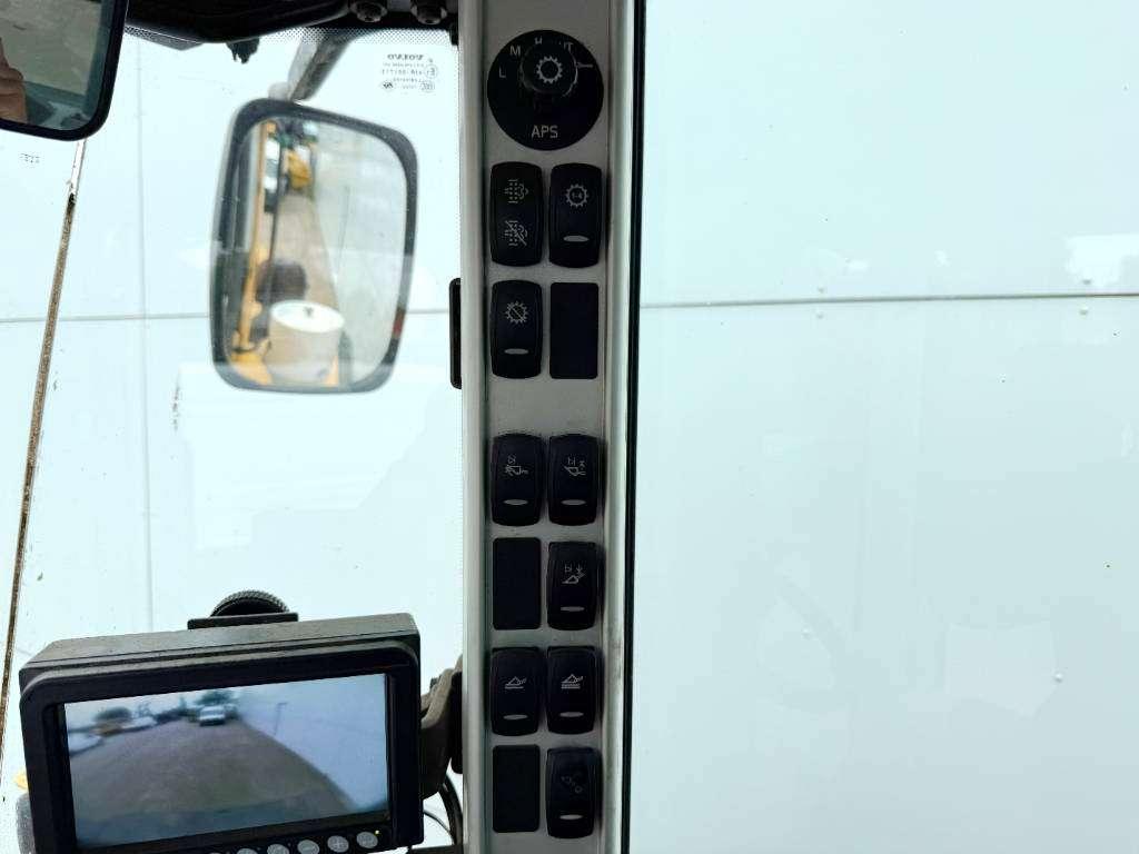 Volvo L120G - Dutch Machine / 3rd Function Photo 12