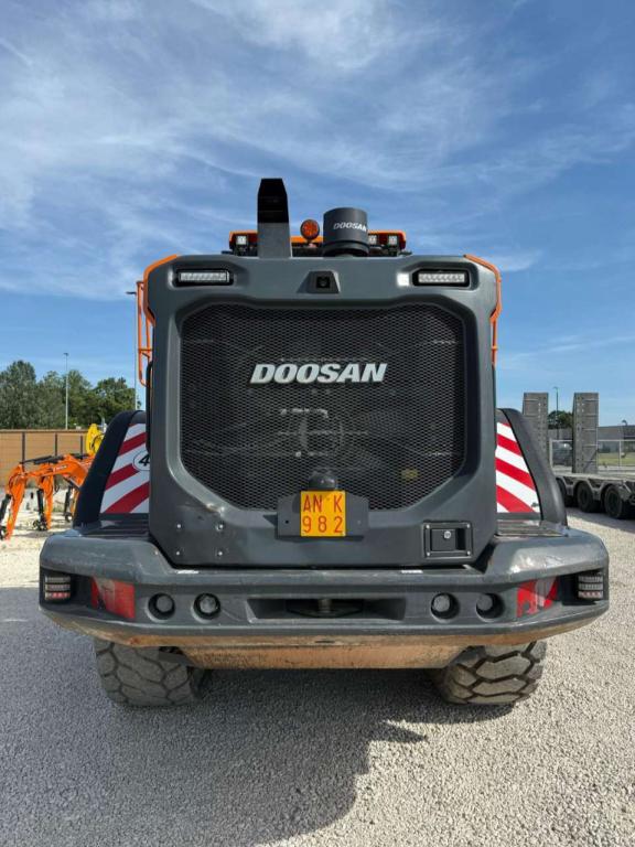 Doosan DL320-7 Photo 5