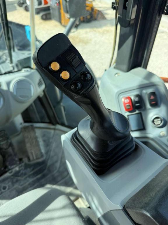 Doosan DL320-7 Photo 9