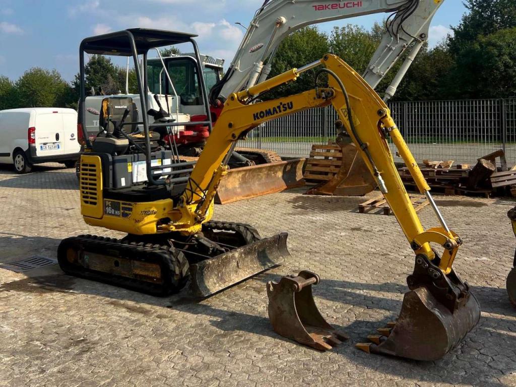 Komatsu PC16R-3HS Photo 2