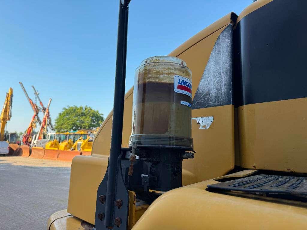 Caterpillar 725 - Dutch Machine / Body Heating Photo 23