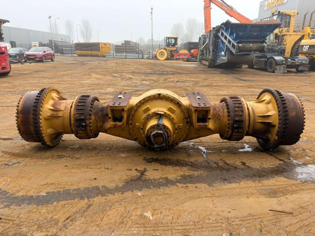 Caterpillar 990 axle Photo 5