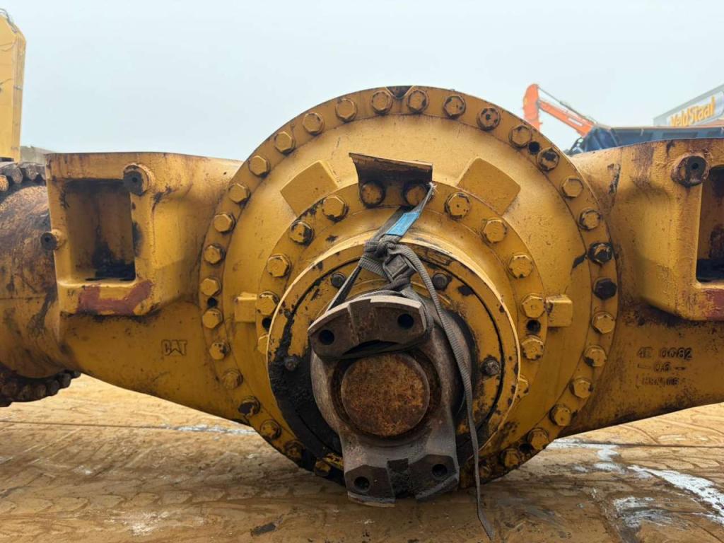 Caterpillar 990 axle Photo 9