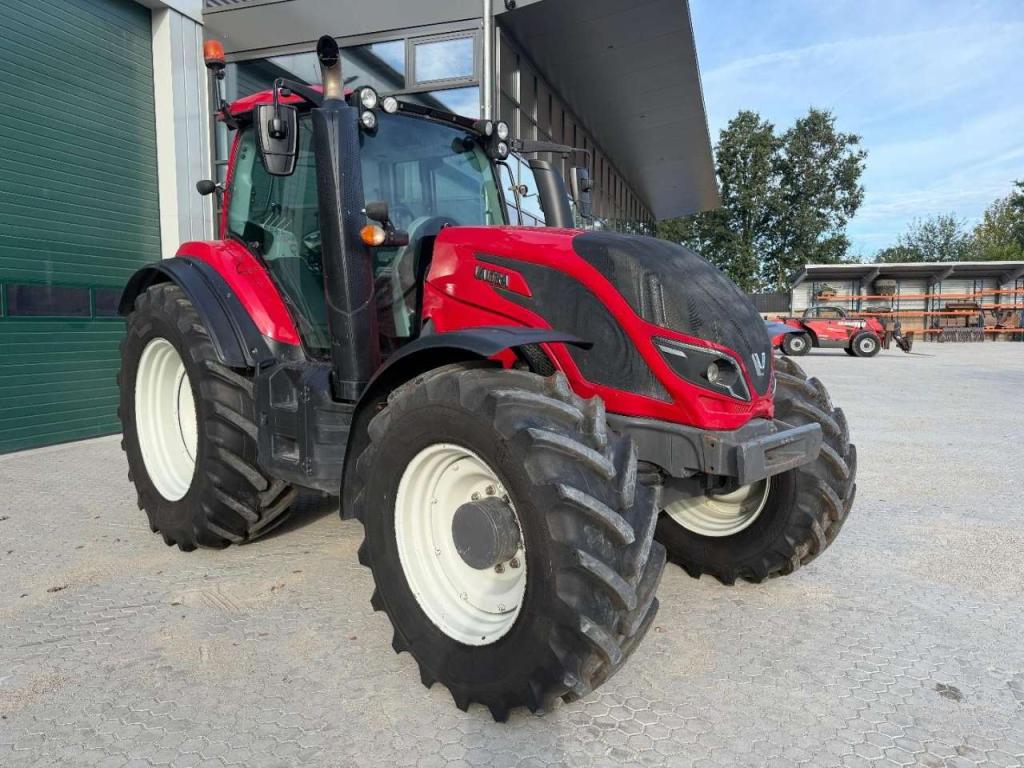 Valtra T 174 GOOD TIRES Photo 2