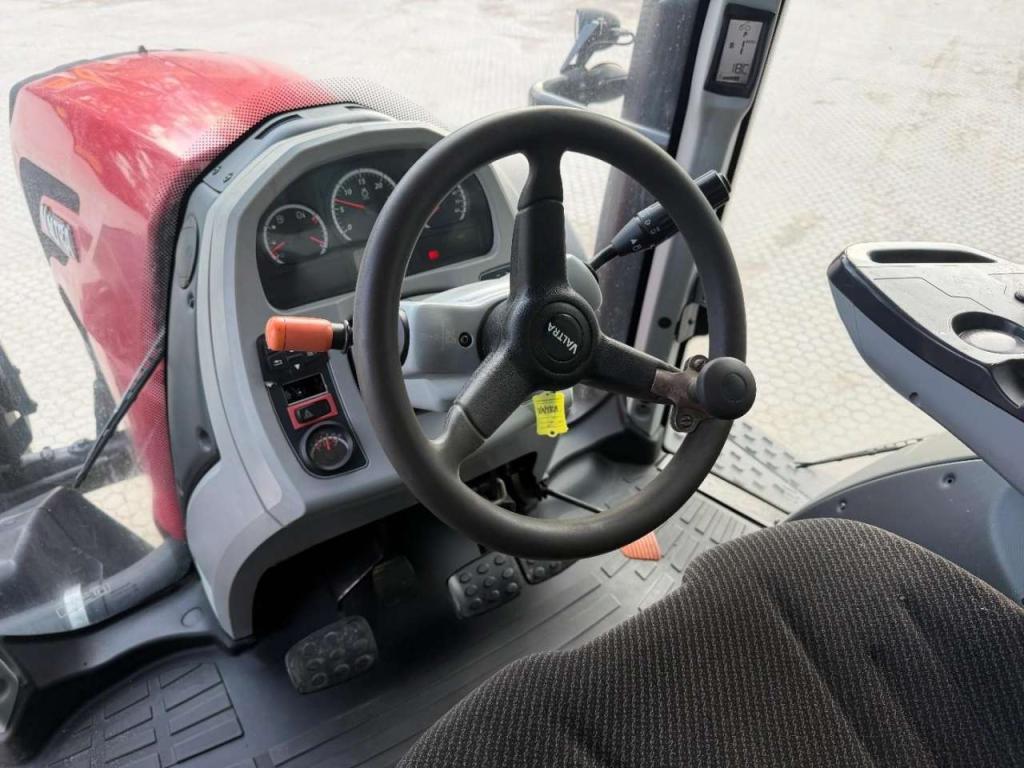Valtra T 174 GOOD TIRES Photo 30
