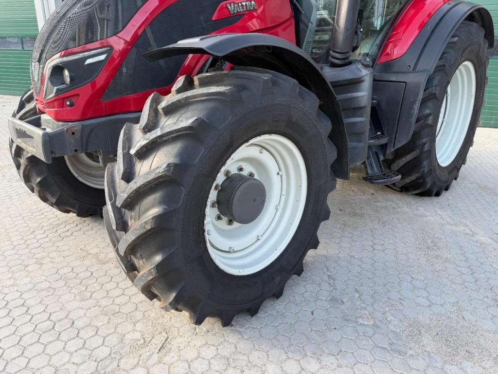 Valtra T 174 GOOD TIRES Photo 9
