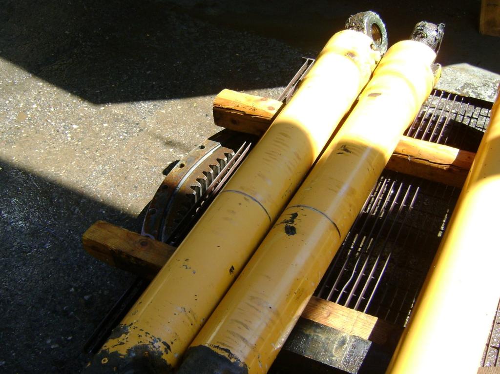 Lifting piston for Liebherr 904 Photo 1