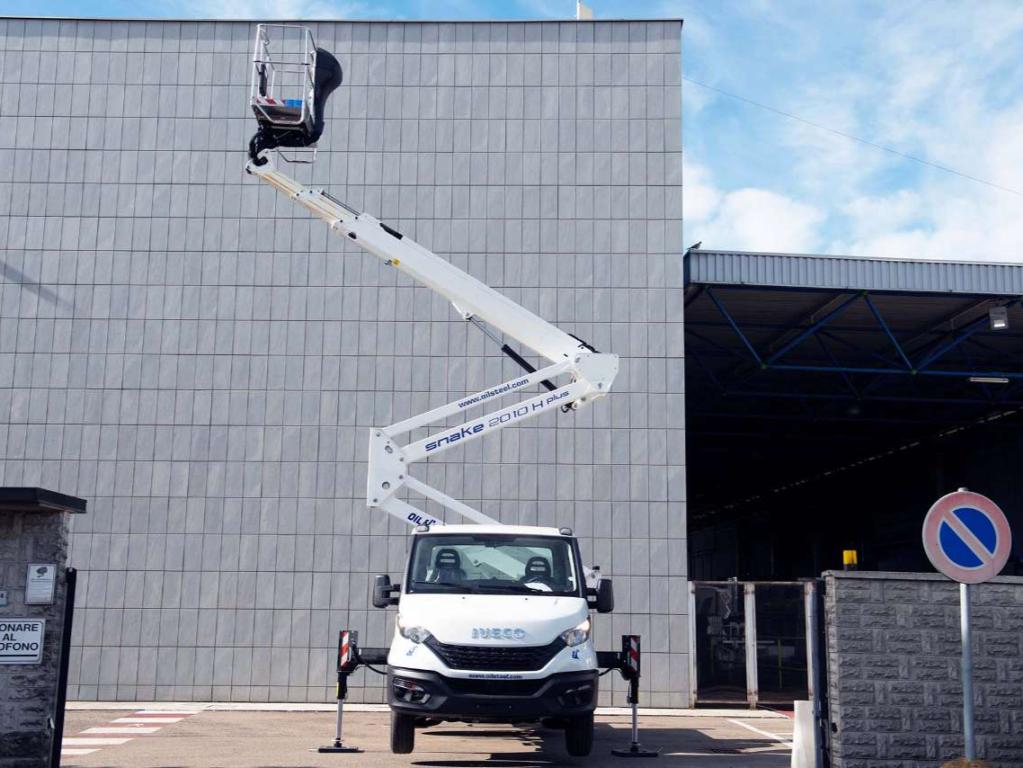 Oil&Steel Snake 2010 H plus SU IVECO DAILY 35S14H Photo 17