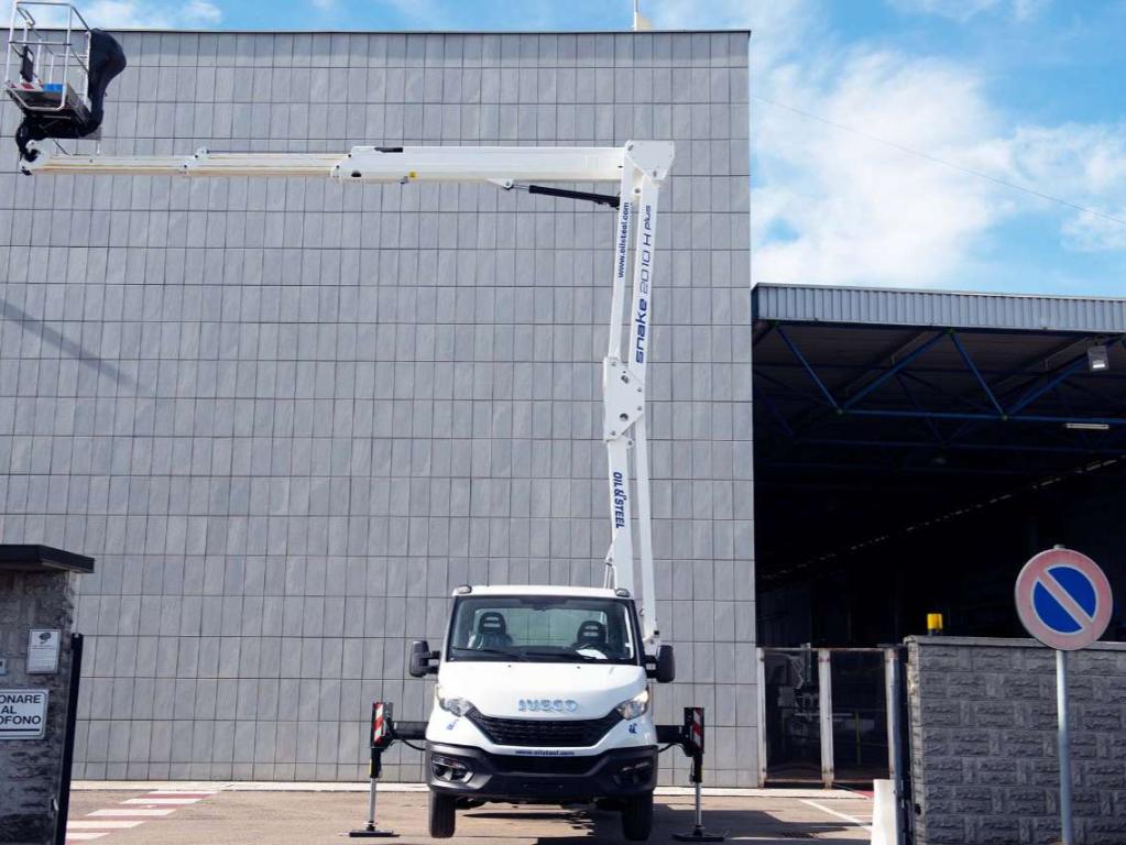 Oil&Steel Snake 2010 H plus SU IVECO DAILY 35S14H Photo 18