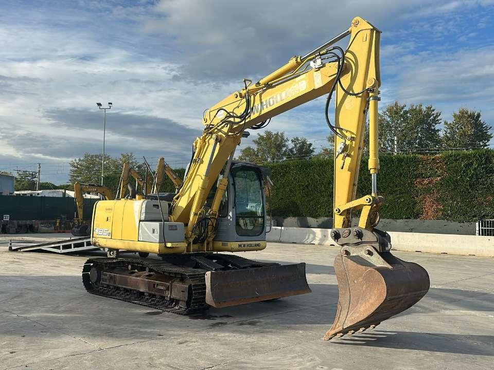 New Holland E 135B Photo 1