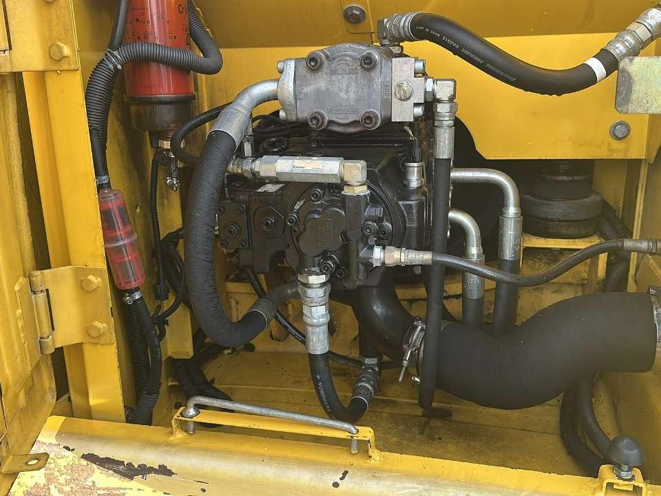 New Holland E 135B Photo 10